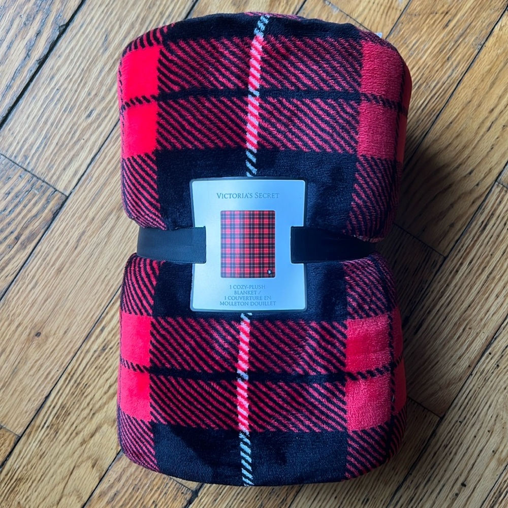 Brand New Victoria’s Secret Cozy-Plush Blanket